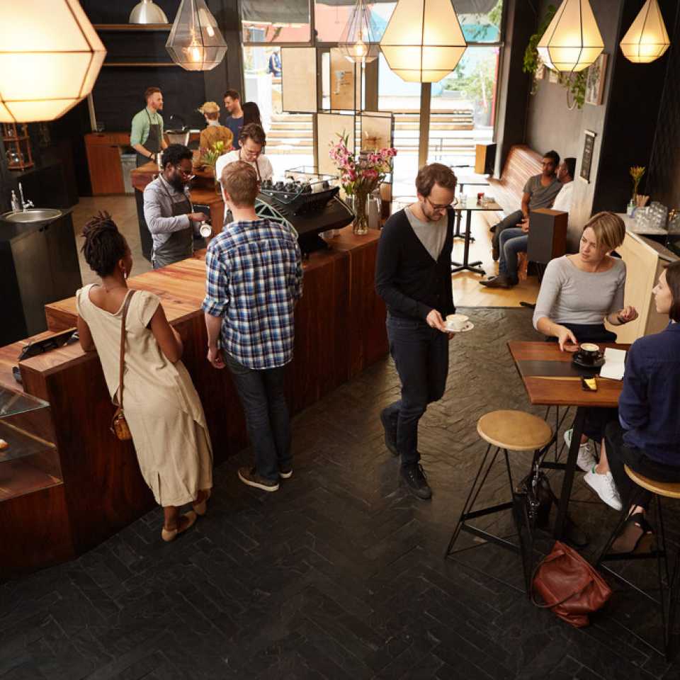 Idei de amenajare a unei cafenele pentru clienții tăi