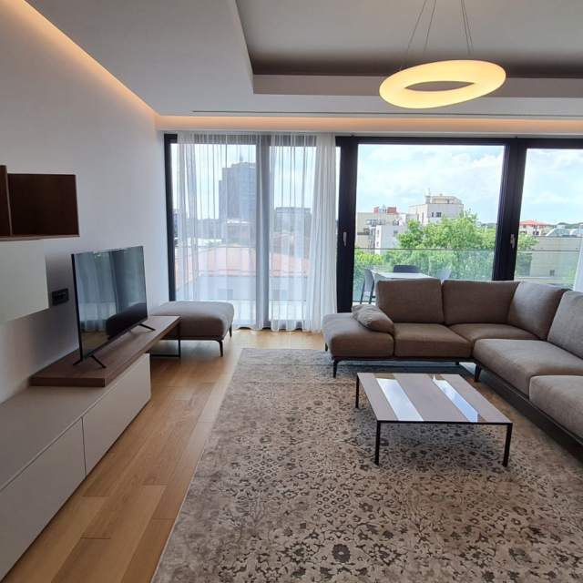 Penthouse cu 3 camere de închiriat în Primăverii, Primăverii