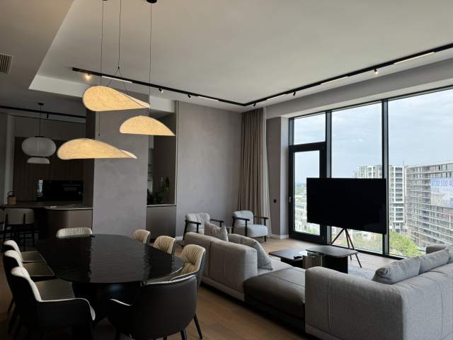 Penthouse cu 3 camere de vânzare în One Herăstrău Towers, Herăstrău, București