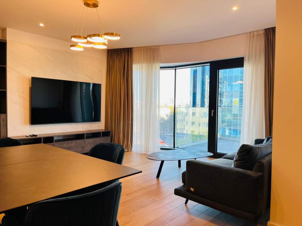 Apartament cu 4 camere de vânzare în One Herăstrău Towers, Herăstrău, Sector 1