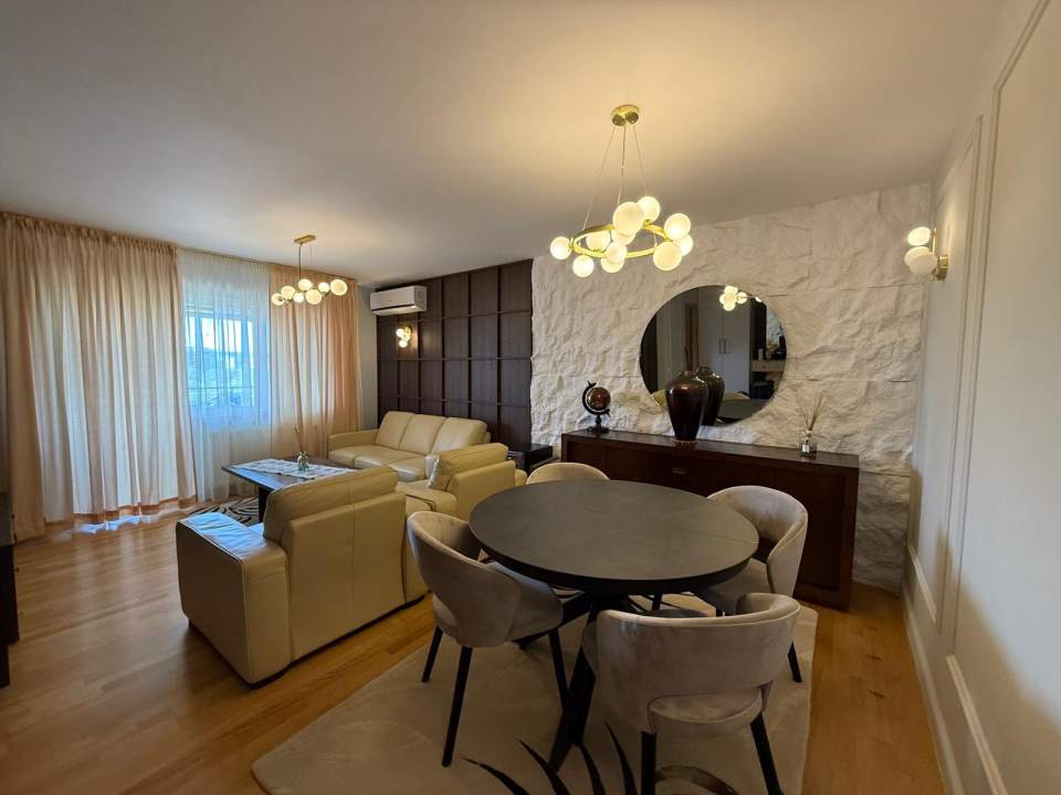 Apartament cu 3 camere de vânzare