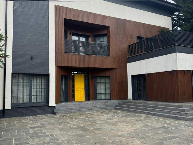 6 Bedroom Villa For Sale