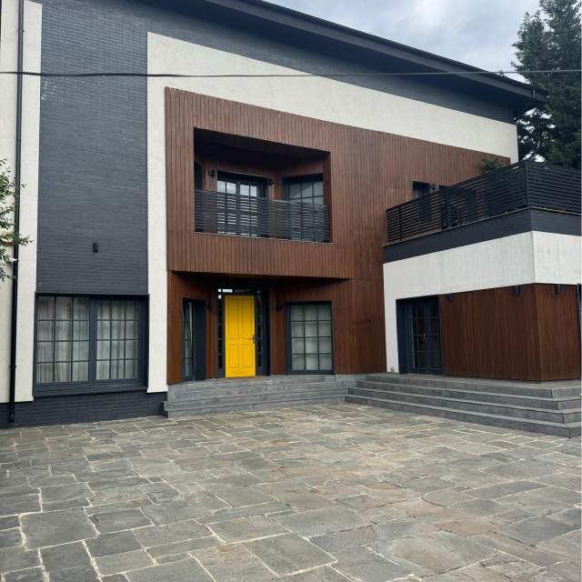 6 Bedroom Villa For Sale