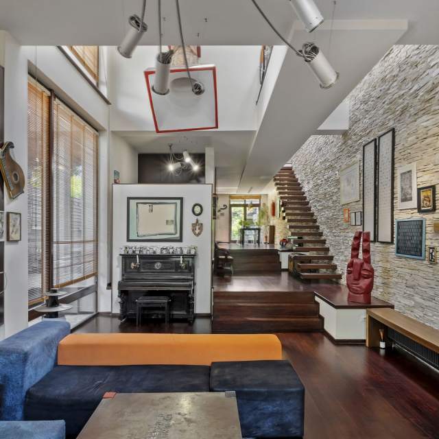 Artsy Lakefront Villa in Baneasa