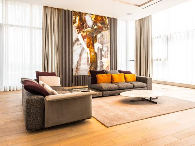 Penthouse cu 4 camere de închiriat în One Herăstrău Towers, București