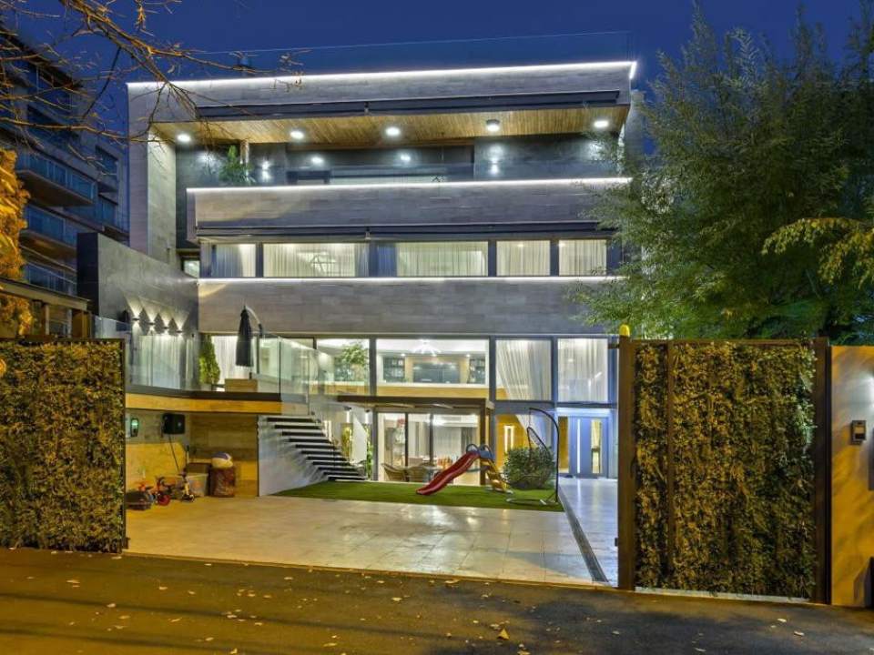 Vilă contemporană cu piscină și rooftop // Floreasca