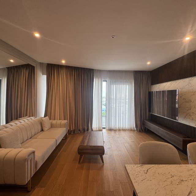 Apartament cu 4 camere de închiriat în One Herăstrău Towers, București