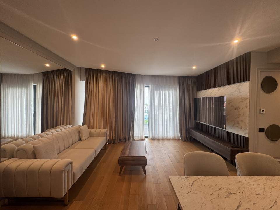 Apartament cu 4 camere de închiriat în One Herăstrău Towers, Herăstrău, Sector 1