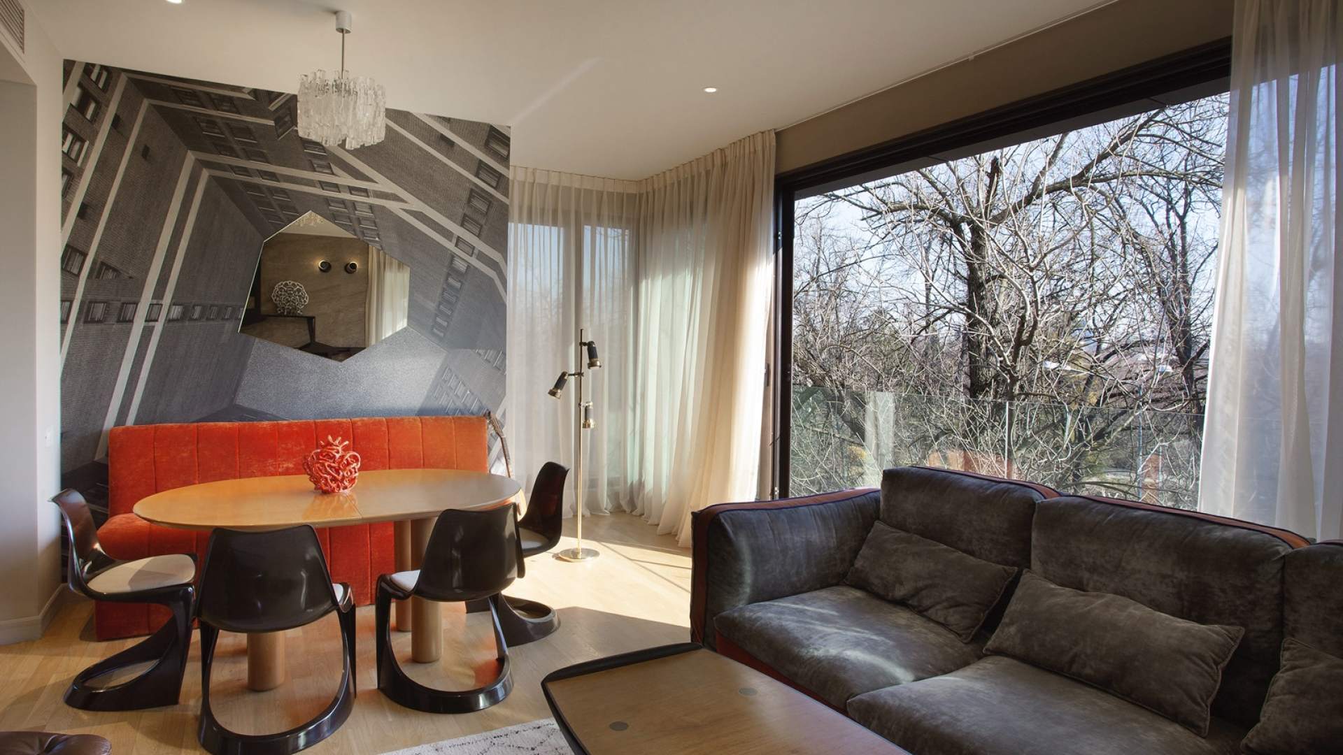 ROOM 12