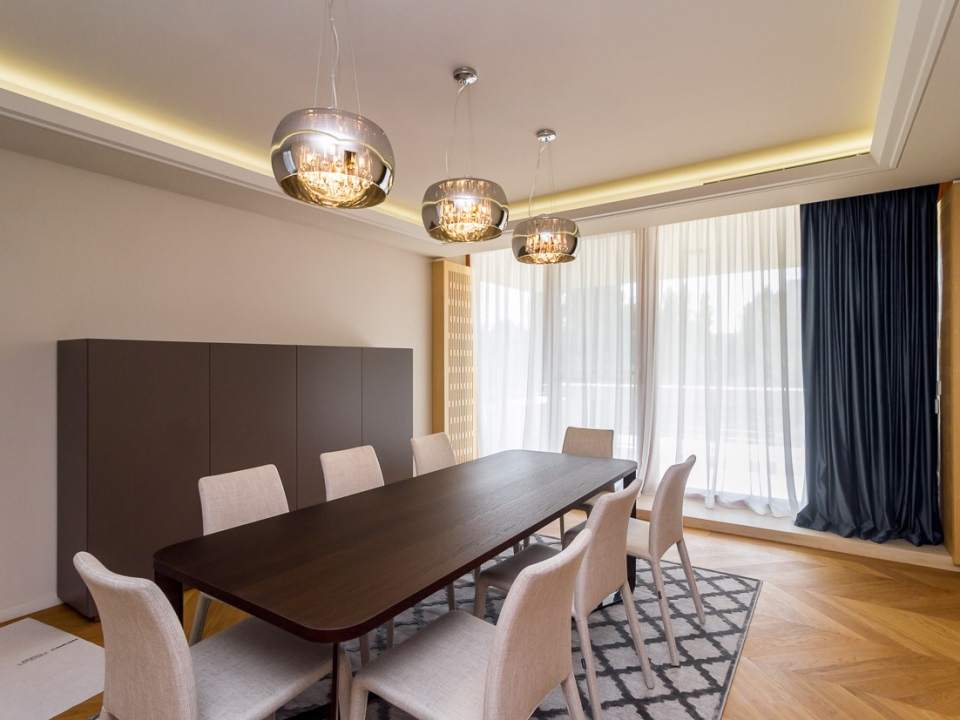 Apartament cu 4 camere de închiriat poza nr. 1