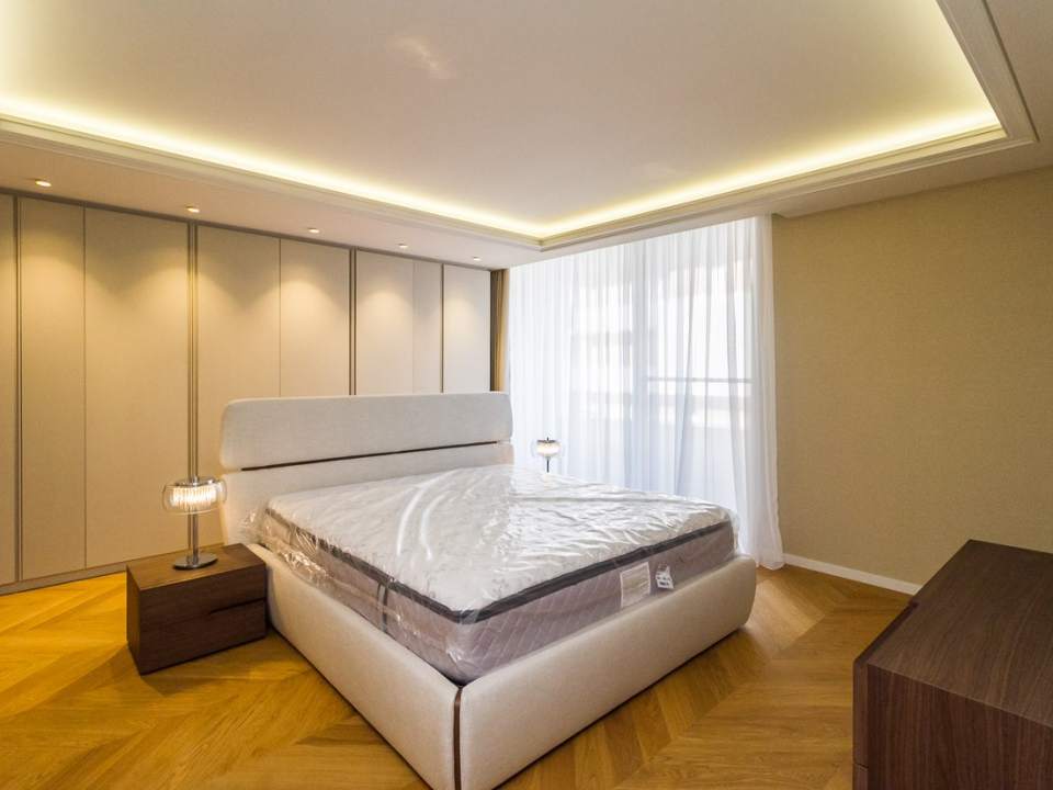 Apartament cu 4 camere de închiriat poza nr. 2