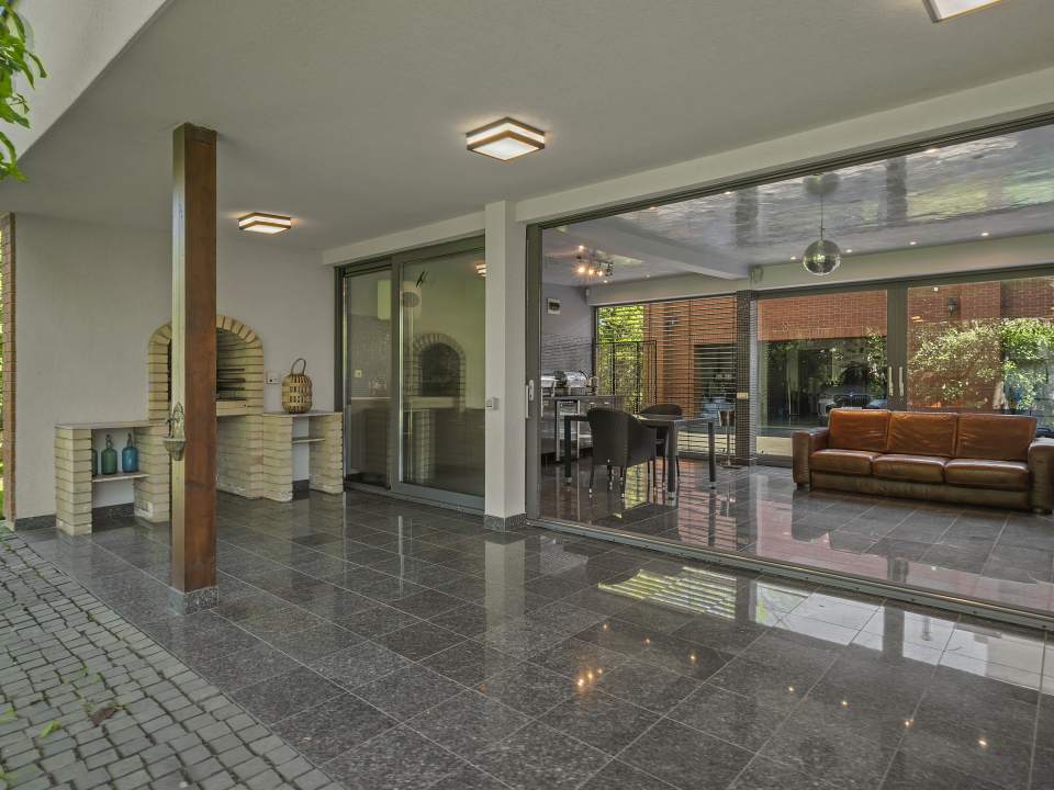 6 Bedroom Villa For Sale in Pipera photo no. 2