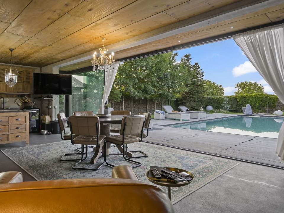 12-rooms villa for sale in Otopeni photo no. 4