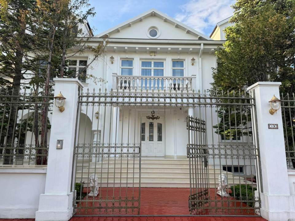 Vila eleganta cu gradina luxurianta in Otopeni poza nr. 1