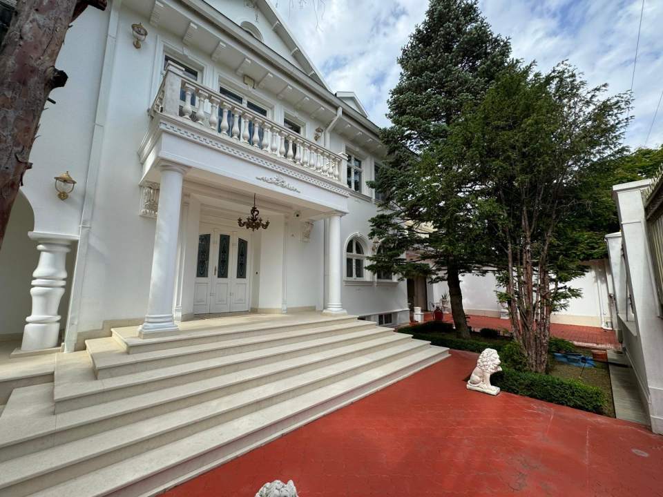 Vila eleganta cu gradina luxurianta in Otopeni poza nr. 2