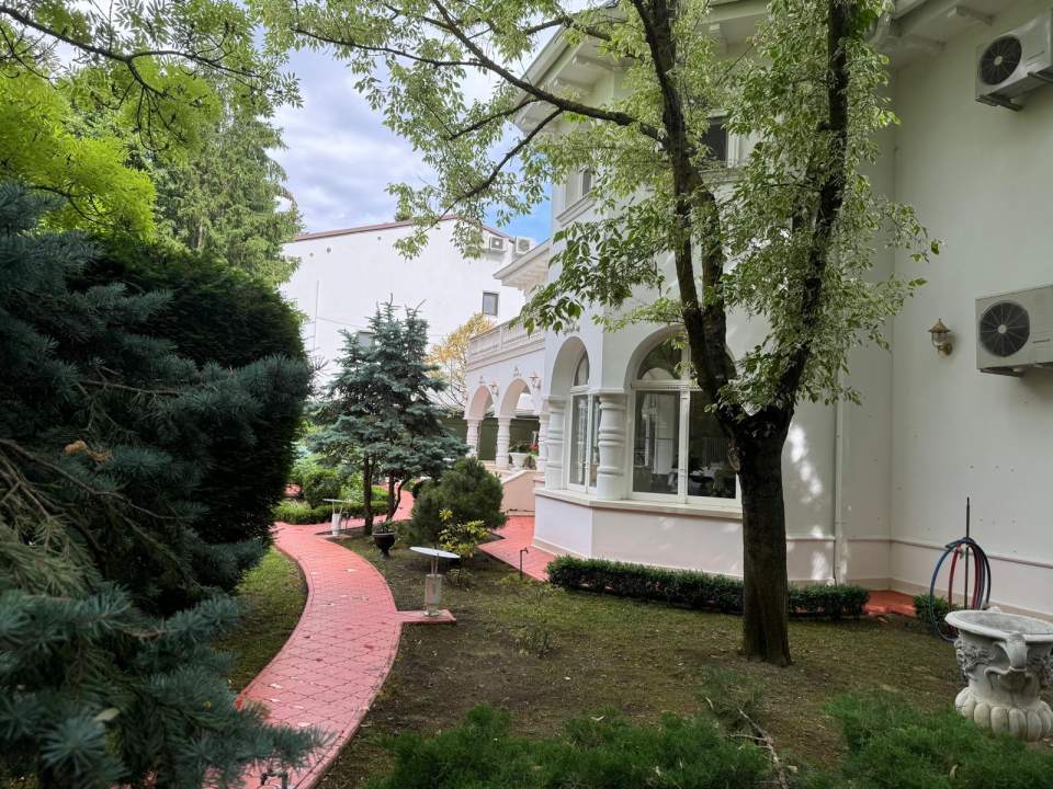 Vila eleganta cu gradina luxurianta in Otopeni poza nr. 5
