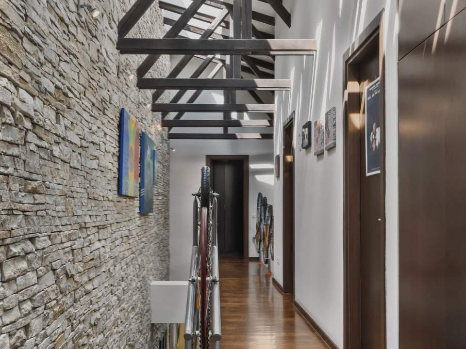 Artsy Lakefront Villa in Baneasa photo no. 7