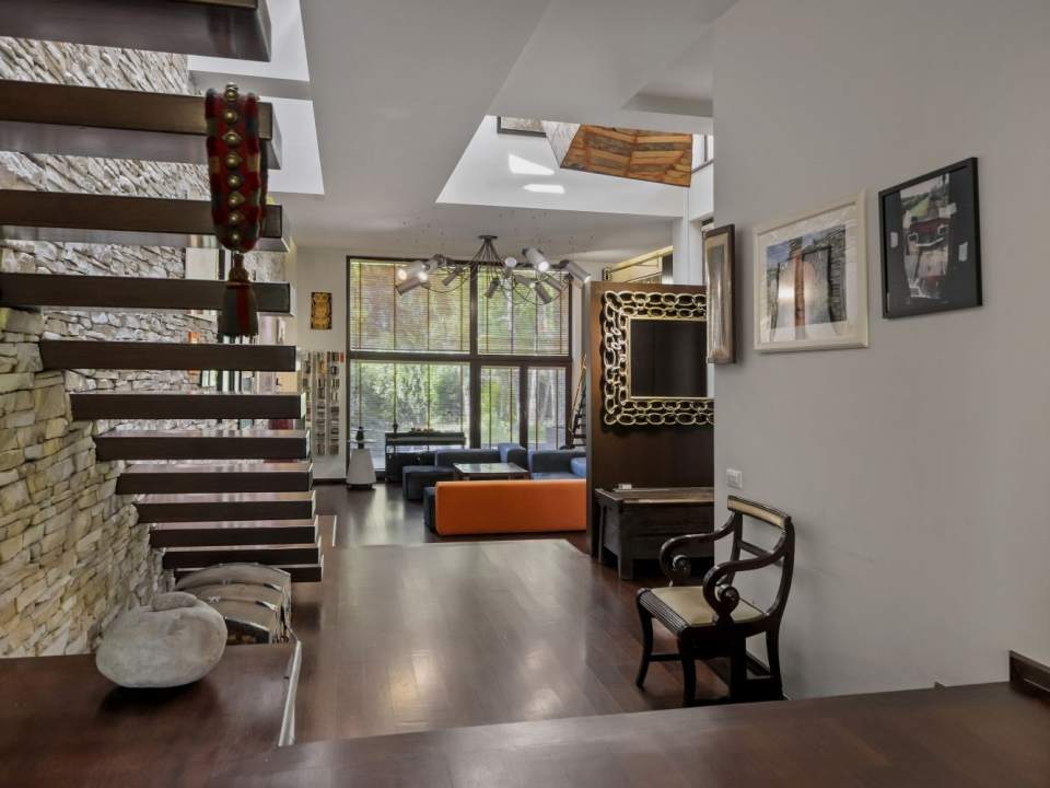 Artsy Lakefront Villa in Baneasa photo no. 12