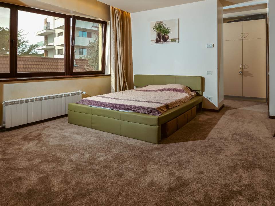 Vila cu 4 dormitoare si piscina privata de vanzare - Jandarmeriei poza nr. 6