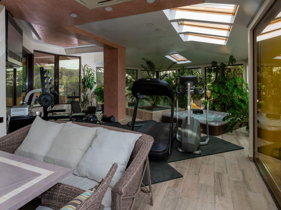 Vila cu 4 dormitoare si piscina privata de vanzare - Jandarmeriei poza nr. 11