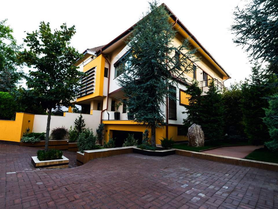 Vila cu 4 dormitoare si piscina privata de vanzare - Jandarmeriei poza nr. 15