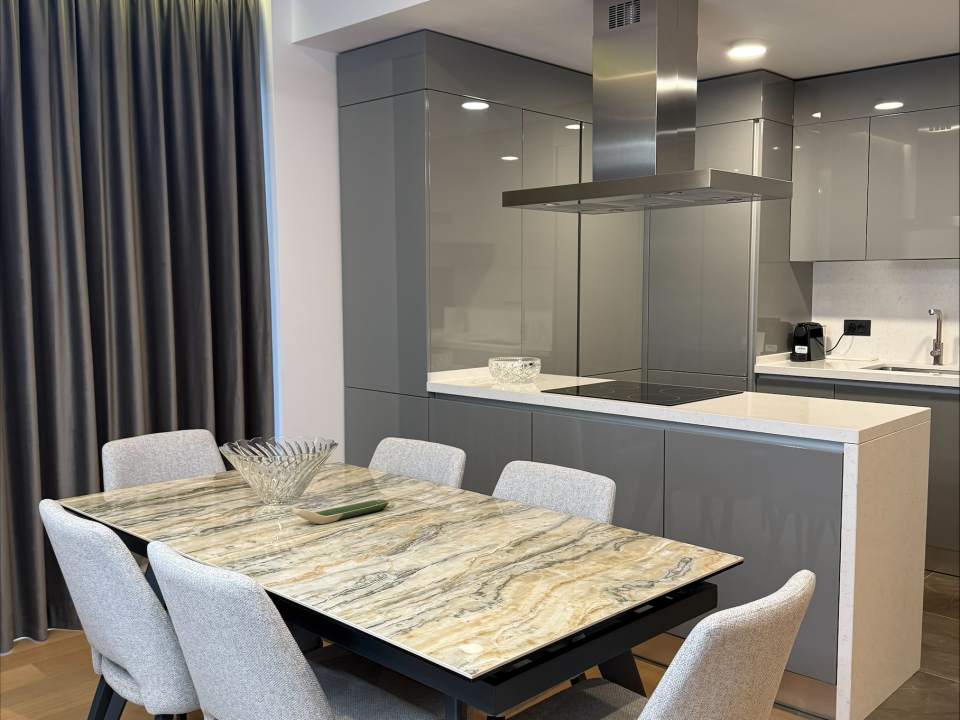 Apartament cu 4 camere de vânzare în One Herăstrău Towers, Herăstrău, Sector 1 poza nr. 1