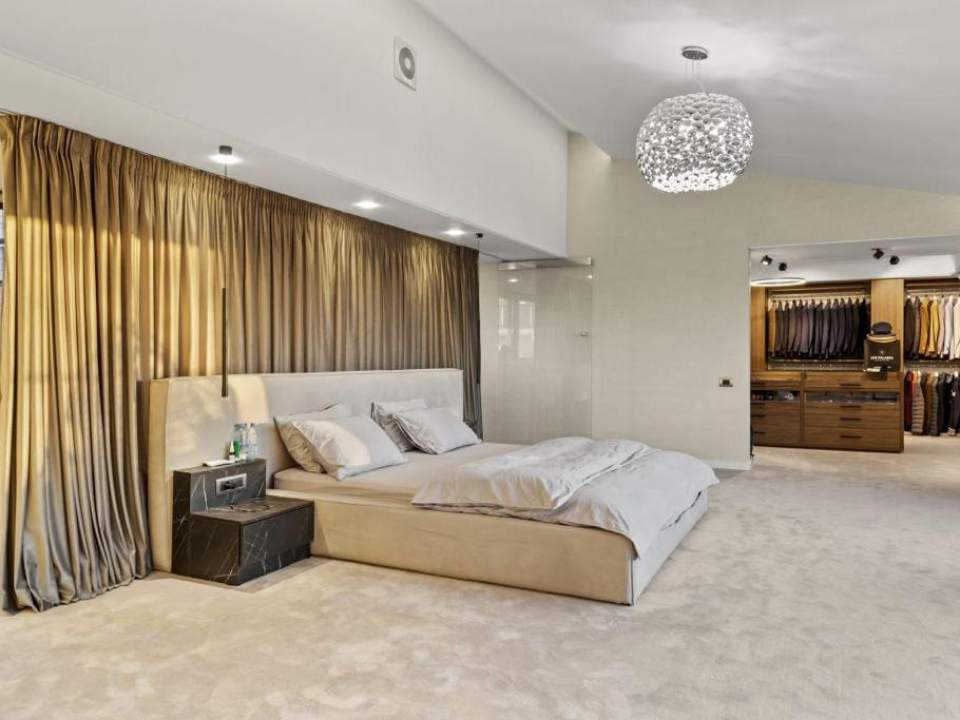 Vilă contemporană cu piscină și rooftop // Floreasca poza nr. 1