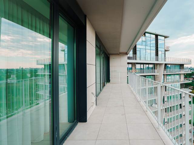 Penthouse cu 4 camere de vânzare în One Lake District, Tei, București